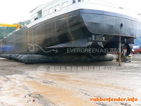 供应橡胶气囊橡胶靠球充气护舷船用气囊下水诚信供应商永泰