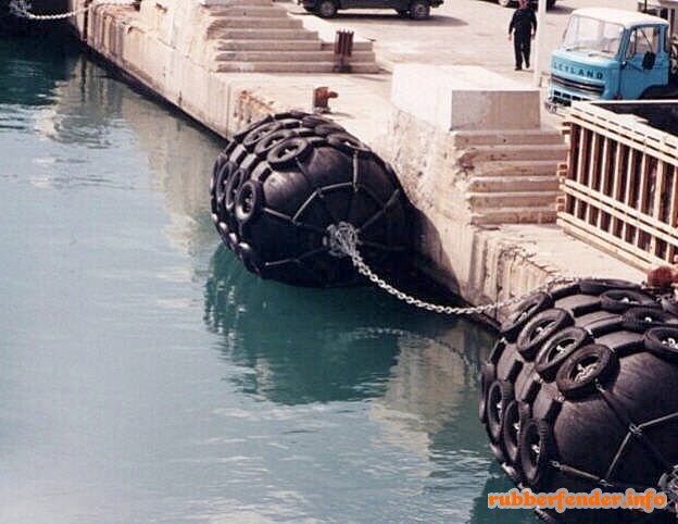 船用充气靠球护舷