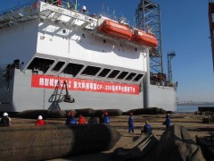 船用气囊国际首创下水海上石油钻井平台成功