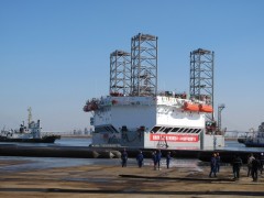 船用气囊国际首创下水海上石油钻井平台成功