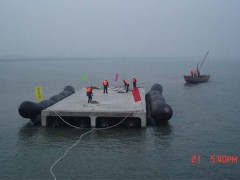 气囊助浮沉箱